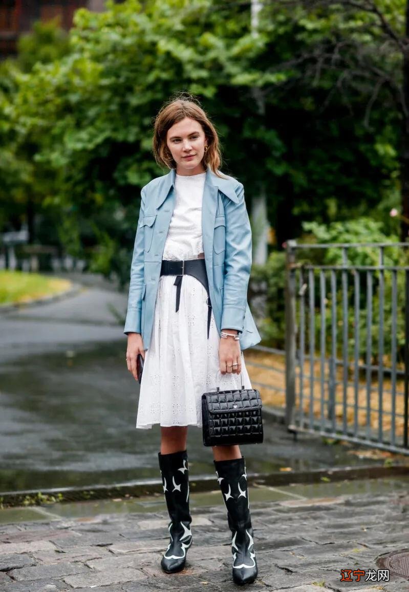 谷爱凌真会穿,皮衣套装时髦又实用,学会皮衣的五种搭配方法,这个春天炫酷时尚的妞就是你!