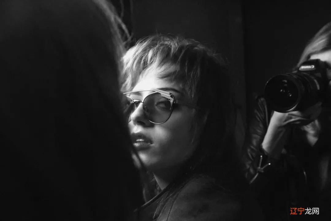 这位23岁中国设计师顶级商场坐C位，半个娱乐圈为他代言