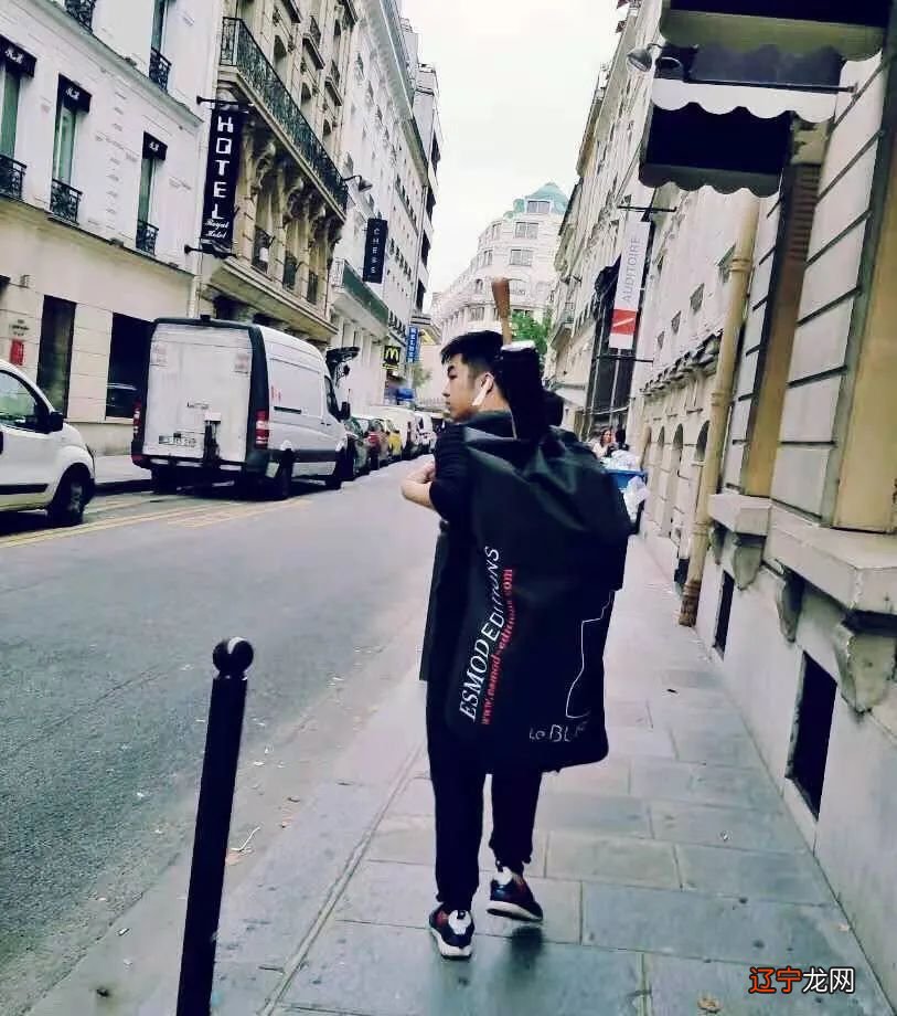 这位23岁中国设计师顶级商场坐C位，半个娱乐圈为他代言