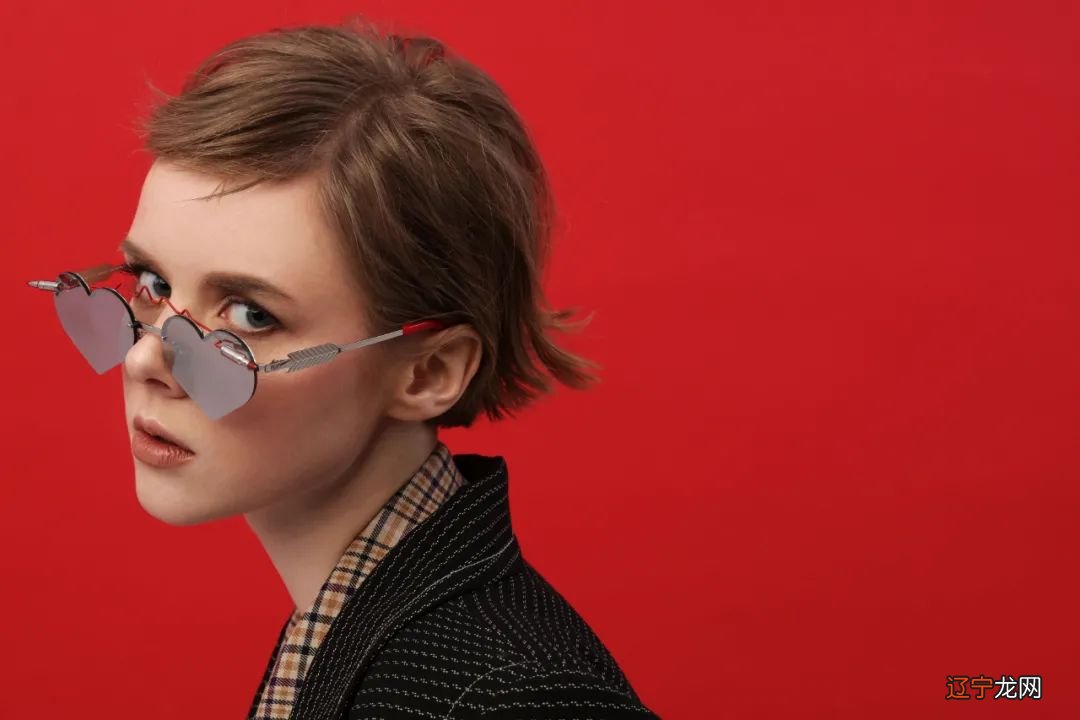 这位23岁中国设计师顶级商场坐C位，半个娱乐圈为他代言