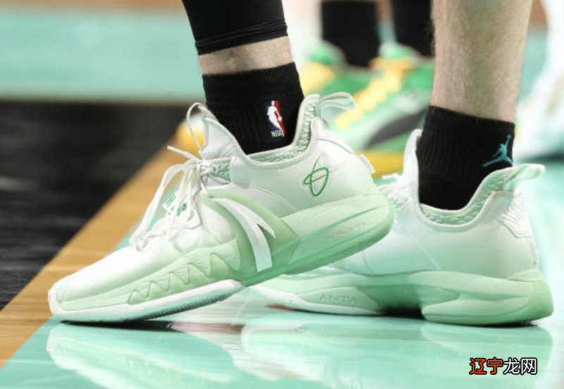 国产品牌闪耀NBA！戈登1代新配色好清新，闪击7代金灿灿，海沃德2代质感佳