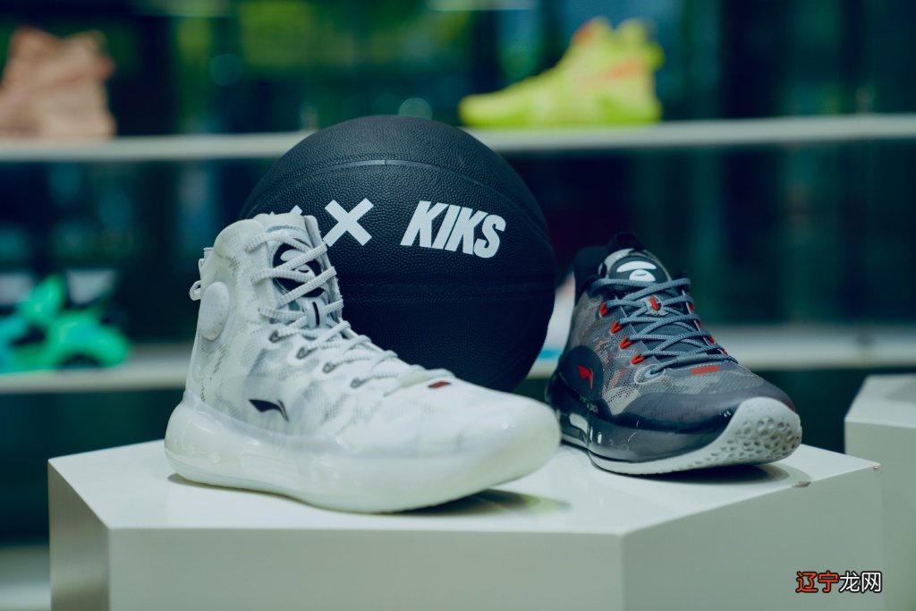 李宁太会玩！驭帅?系列多配色曝光，反伍2代联名美翻，音速9低帮简洁