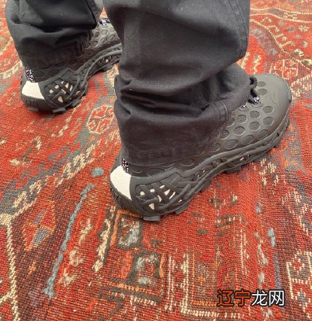 安踏联名“范思哲”！颜值满分，国外明星上脚，老外也爱进口鞋？