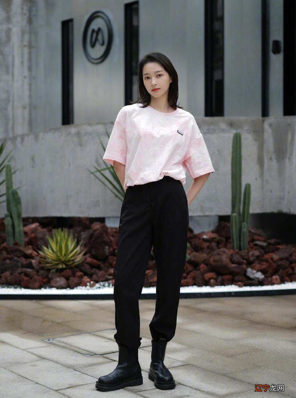 阔腿裤下面别乱穿鞋，今夏流行这样穿，显高、时髦，适合小个子