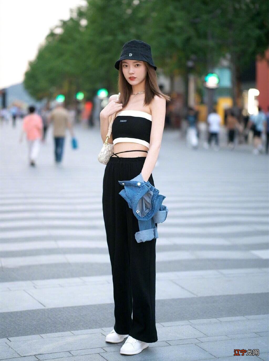 阔腿裤下面别乱穿鞋，今夏流行这样穿，显高、时髦，适合小个子