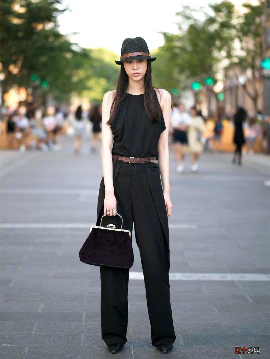 阔腿裤下面别乱穿鞋，今夏流行这样穿，显高、时髦，适合小个子