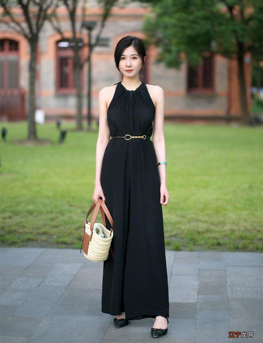 阔腿裤下面别乱穿鞋，今夏流行这样穿，显高、时髦，适合小个子