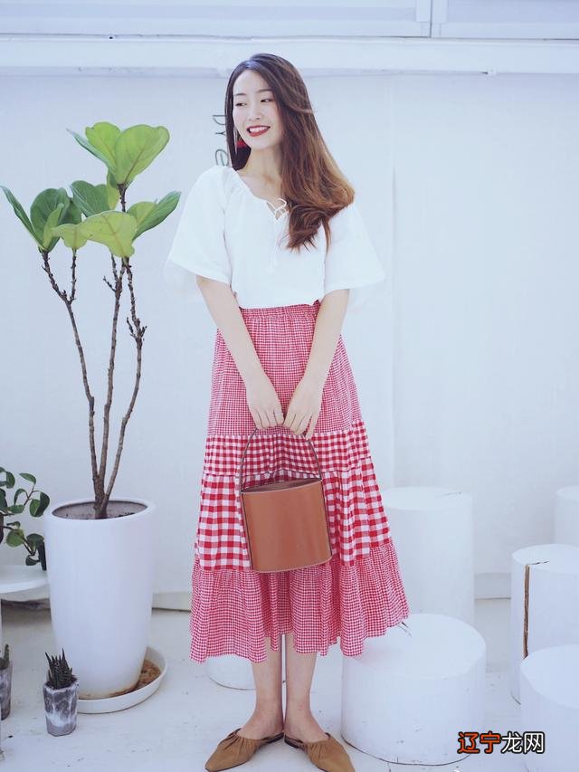 人手一件的百褶裙,为什么你总穿不好?这些穿衣细节,你都了解吗