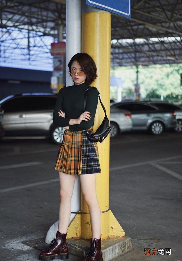 人手一件的百褶裙，为什么你总穿不好？这些穿衣细节，你都了解吗