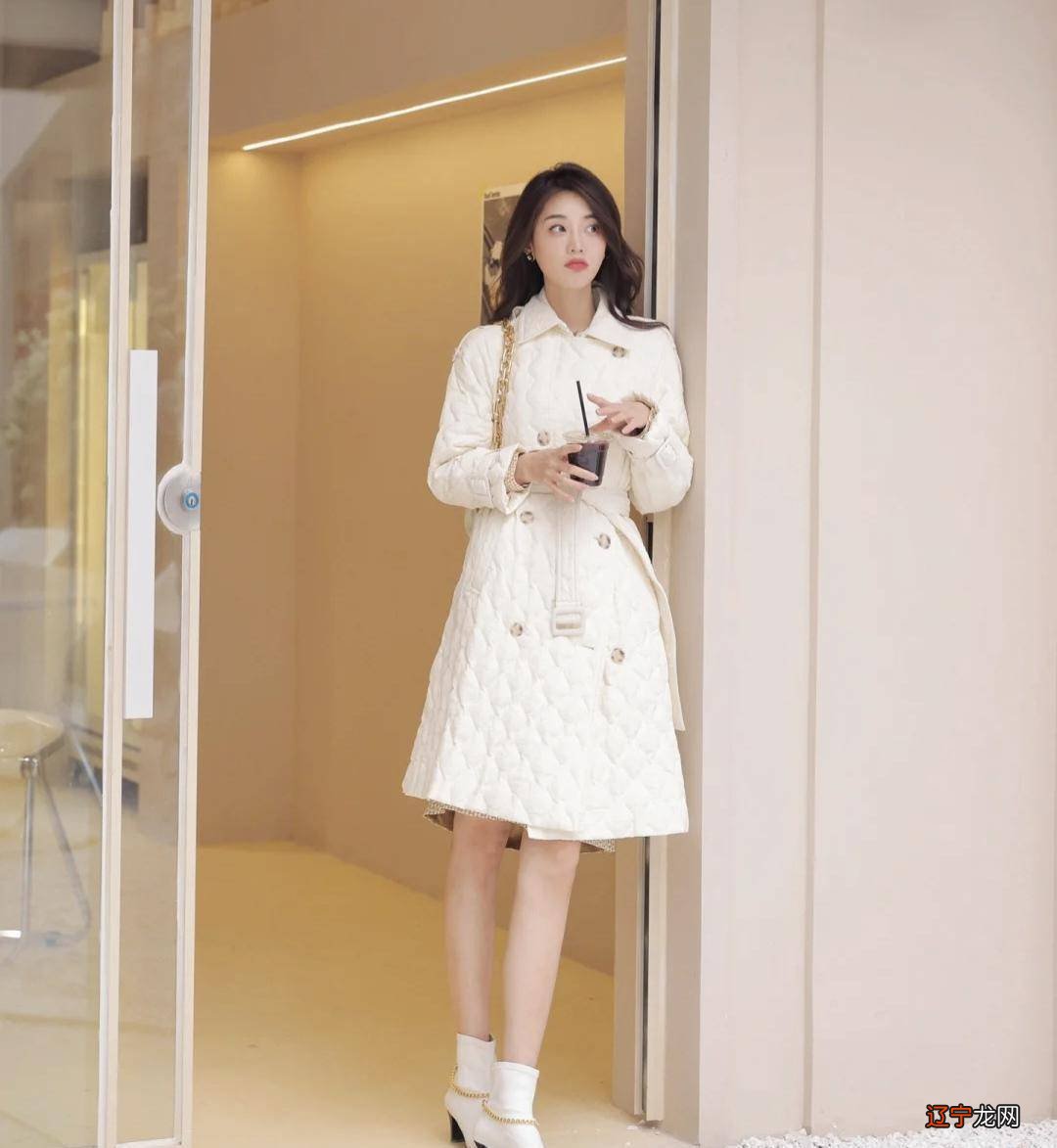 45套“小香风羽绒服”出街搭配示范,秋冬时髦不费力