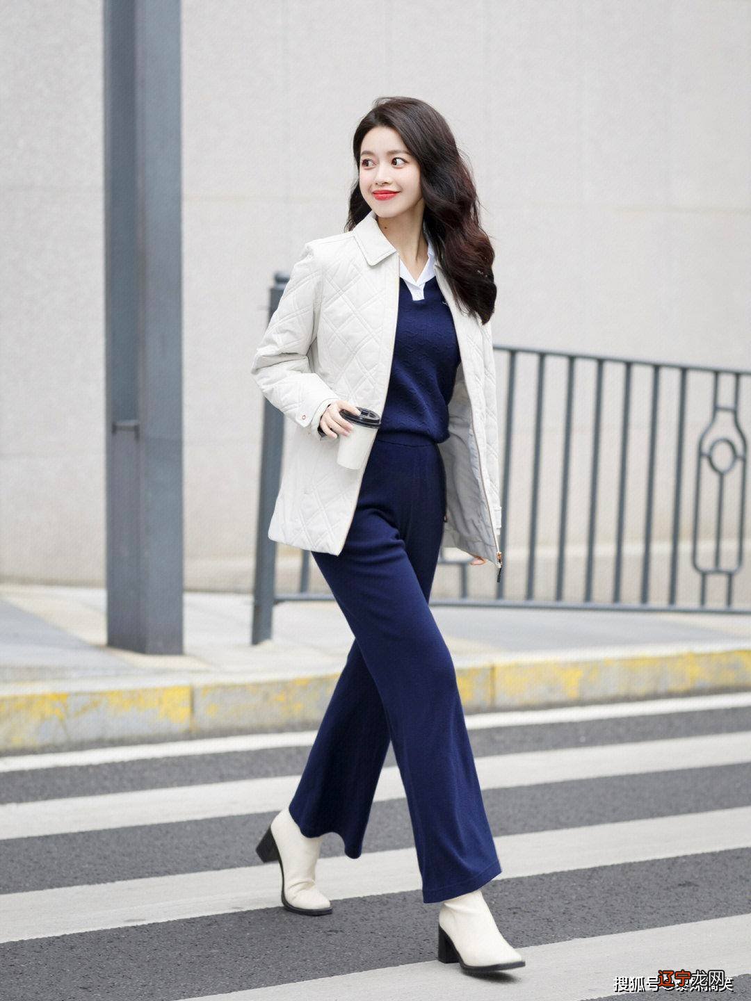 30岁的女人怎么穿？这几件衣服很棒，减龄又时髦