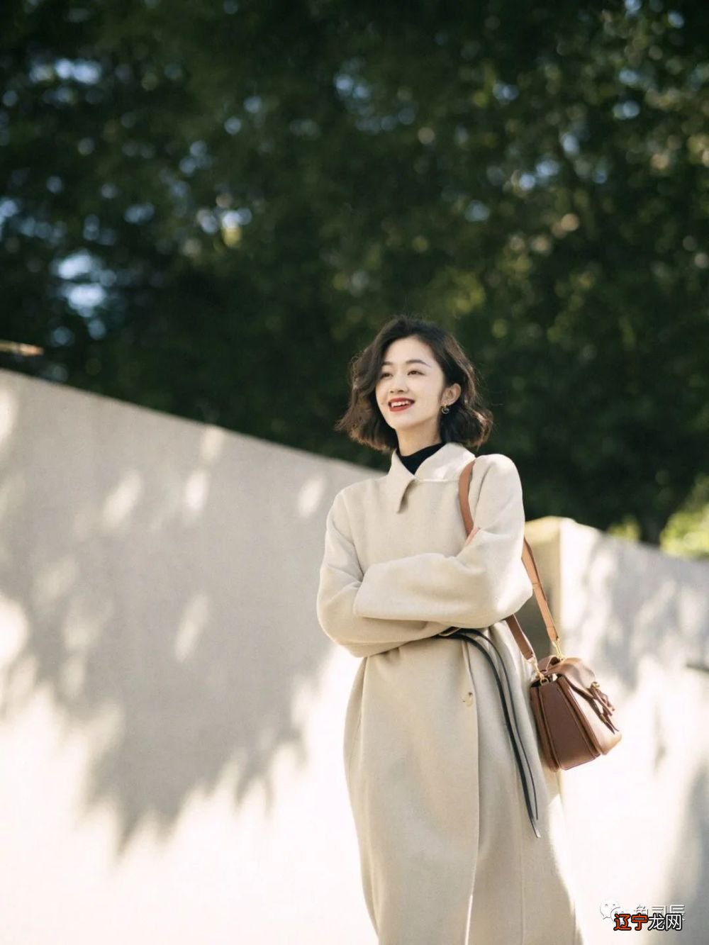 有品位的女人“羽绒服”都爱这么穿，不光保暖舒适，还高级时髦