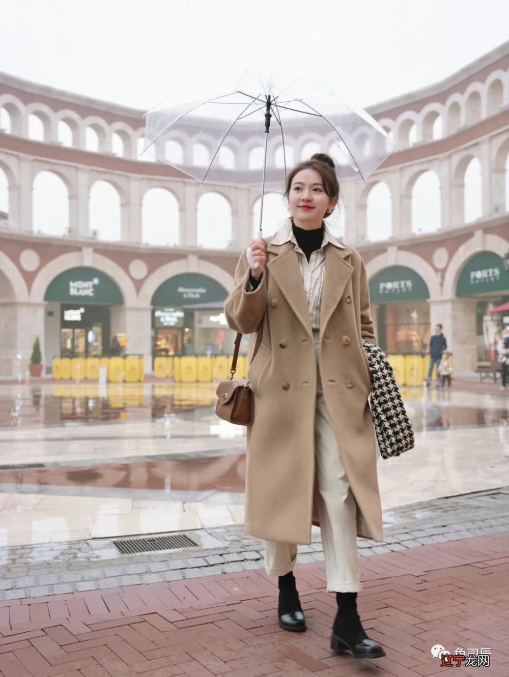厉害了,大衣下面还可以穿“裙子和瑜伽裤”,没想到还可以这么美