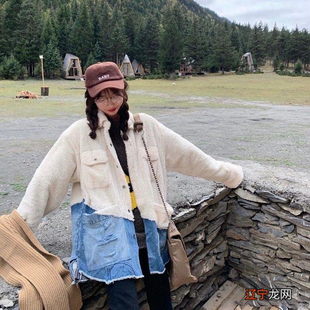 别人的“羊羔毛”为何那么好看，盘点休闲又时髦的羊羔毛外套