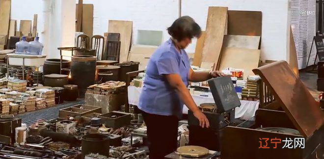 丈夫去世，她用10000件垃圾怀念他…