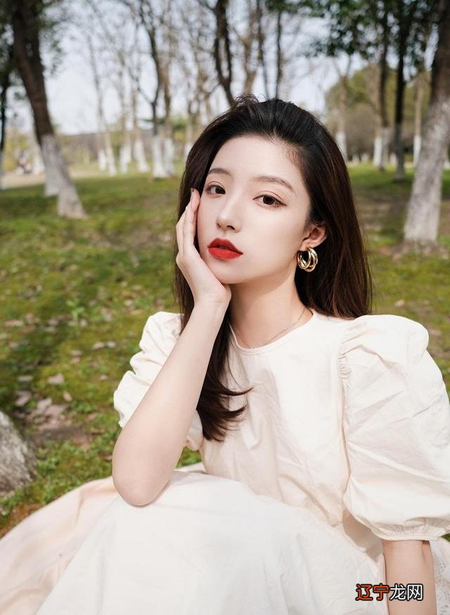 夏日穿衣太普通?试试这些温柔又显气质穿搭,让你美翻全场