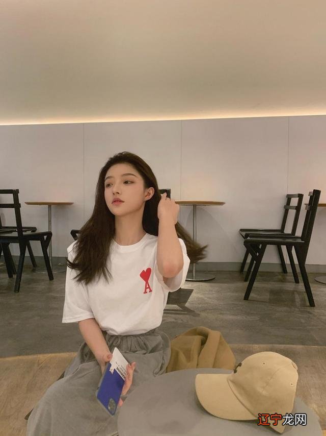 夏日穿衣太普通?试试这些温柔又显气质穿搭,让你美翻全场