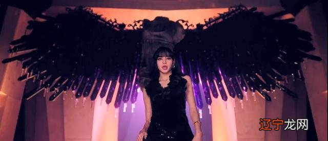 BLACKPINK的MV太豪华，仿佛看了场时装秀，香奈儿私人定制款全齐