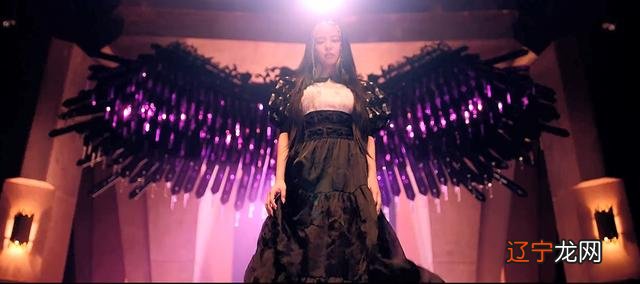 BLACKPINK的MV太豪华，仿佛看了场时装秀，香奈儿私人定制款全齐