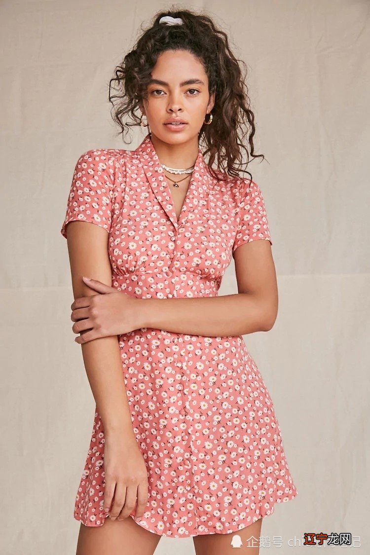 让blackpink爱不释手的法式碎花裙，到底长什么样？