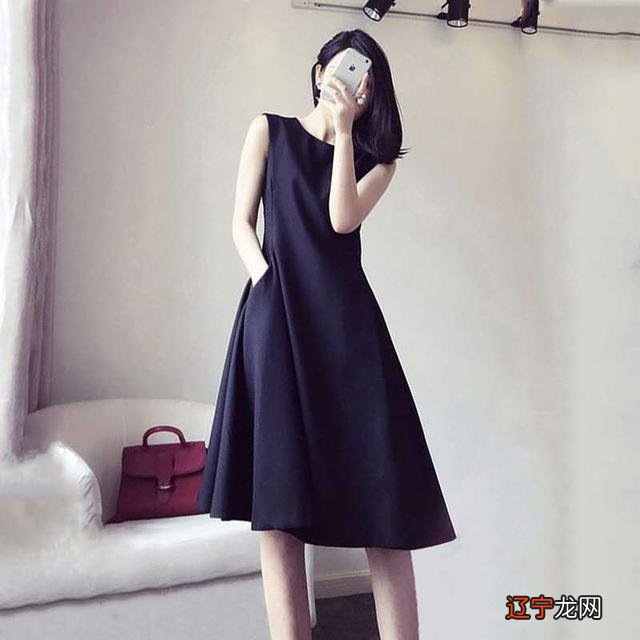 女人30岁后，怎样穿出大气沉稳的气质？以下5类衣服值得一试