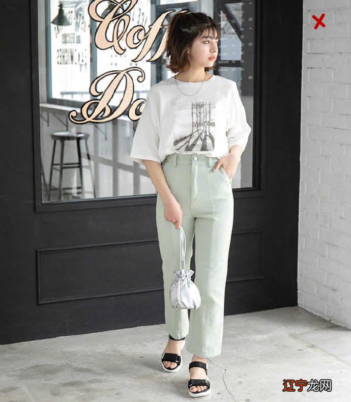 为什么你穿“印花”又土又俗？2个小妙招、一堆干货，玩转白色T恤