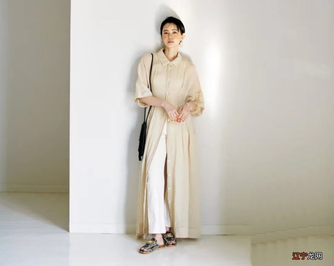 美爆阔腿裤、秒杀小黑裤，今春流行这类“牛仔裤”，优雅更显气场