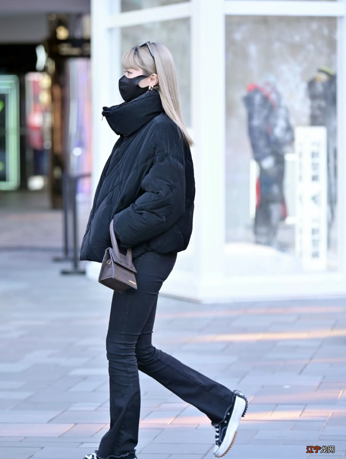 看了“北京街拍”我才发现:原来牛仔裤仍是今年的时髦担当,好美