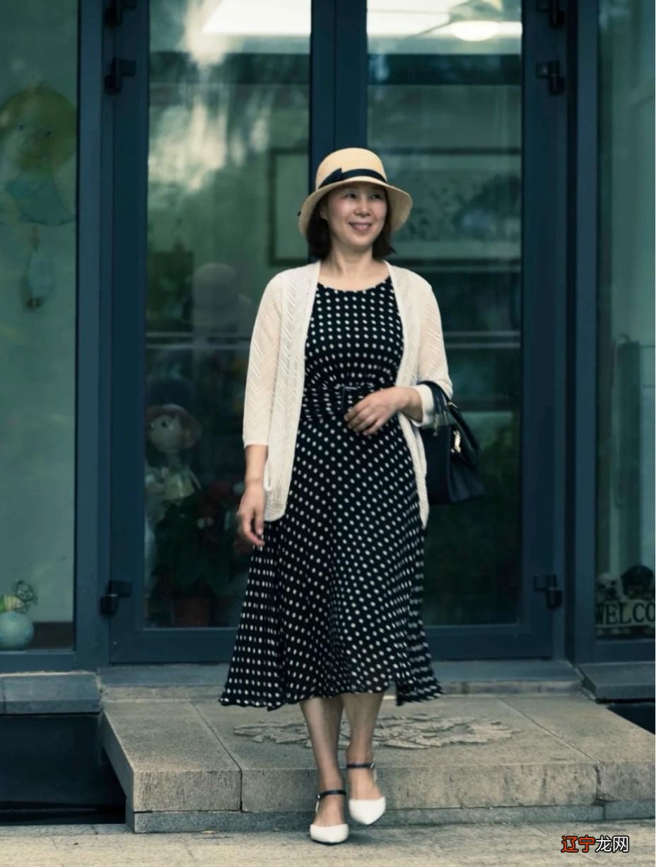 这才是中年女人穿衣目标,65岁120斤靠穿搭出圈,这位博主值得学