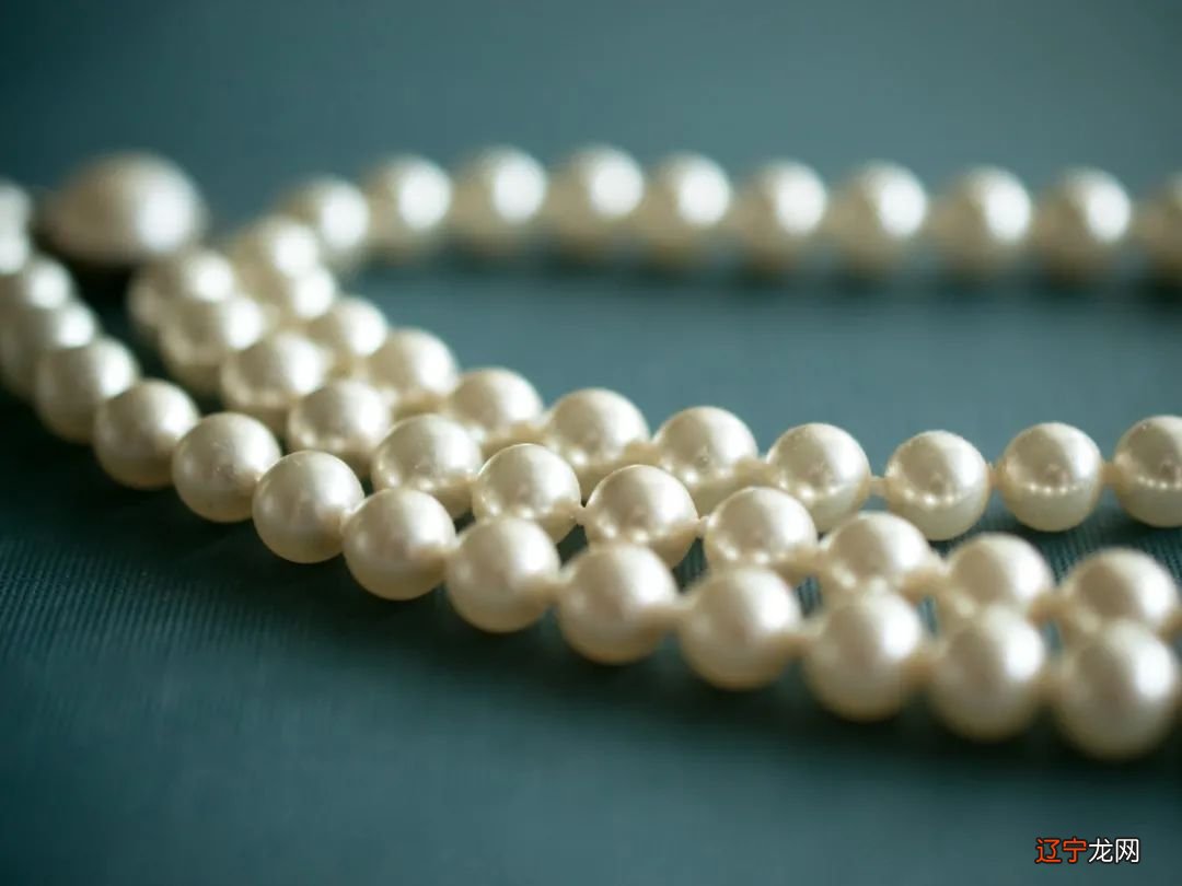 戴珍珠的人越来越少，有人说它俗，是真的不火了吗？