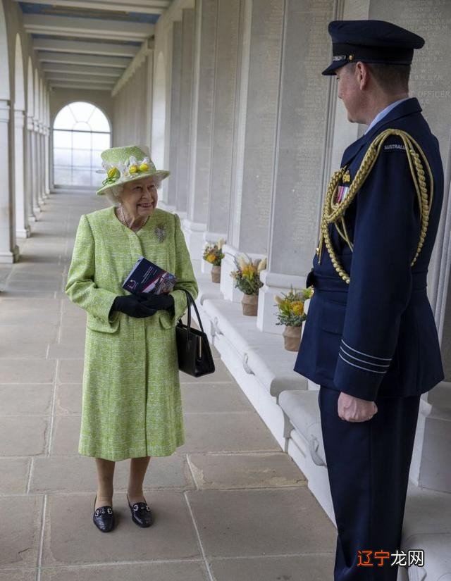 凯特晒照送别已故亲王!夏洛特酷似太奶奶,女王穿苏格兰裙太优雅