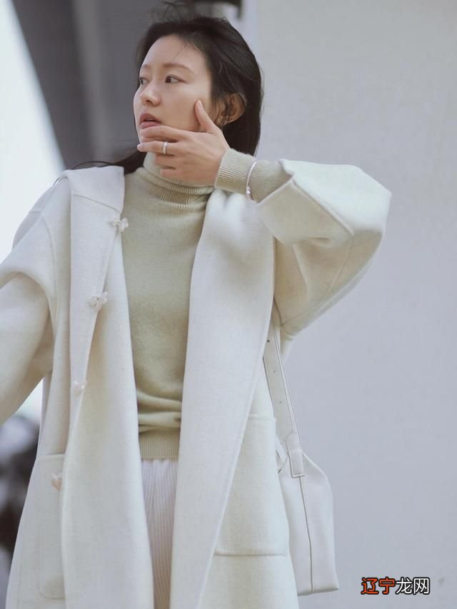 初春的衣服不必太多,准备好这4种单品就够了,简单百搭又洋气