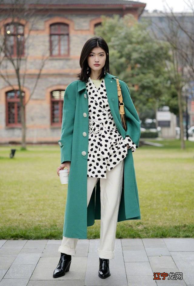 初春的衣服不必太多，准备好这4种单品就够了，简单百搭又洋气