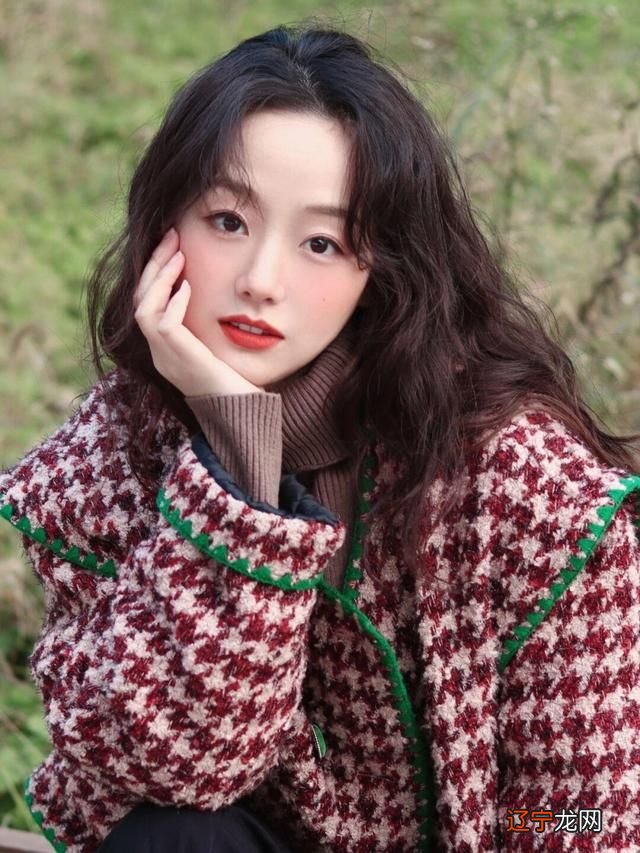 初春的衣服不必太多,准备好这4种单品就够了,简单百搭又洋气