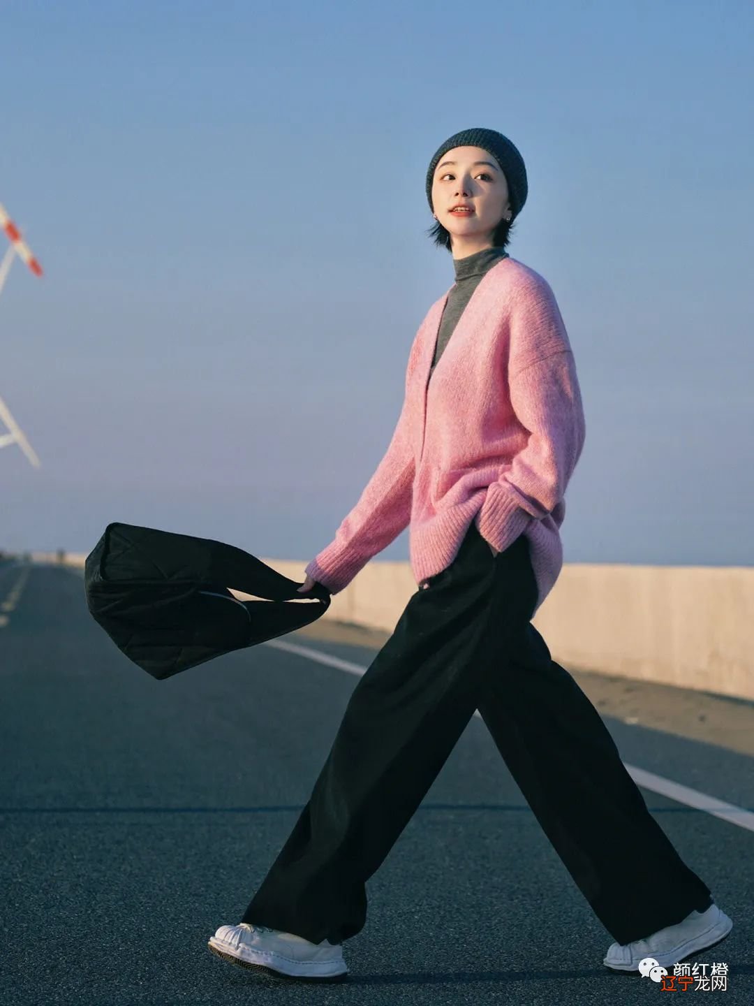 冬天穿衣打扮不想又土又丑,尽量多穿这几种颜色,既显气质又高级