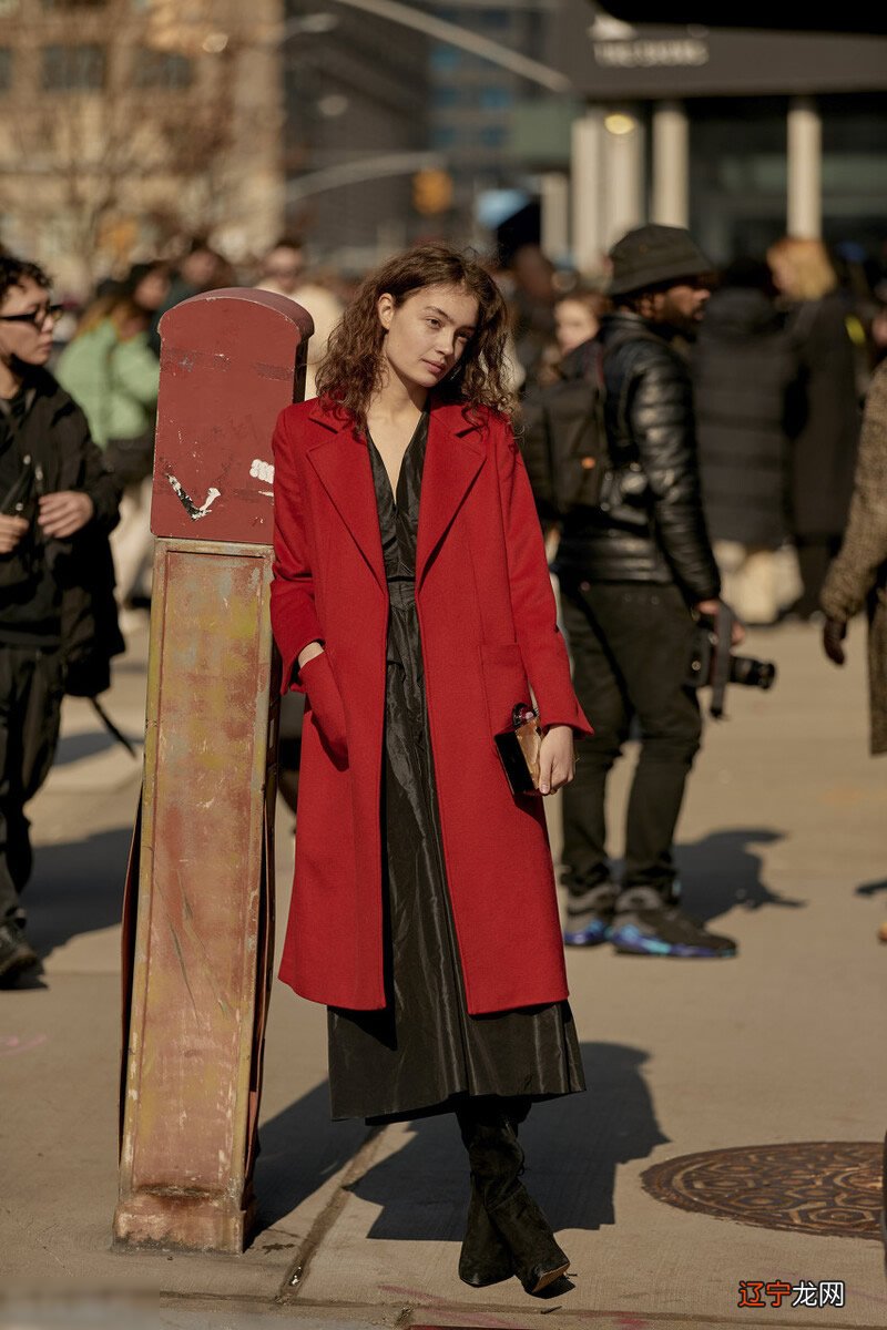 冬天这么穿裙子,优雅轻盈很有女人味,而且一点不会冷