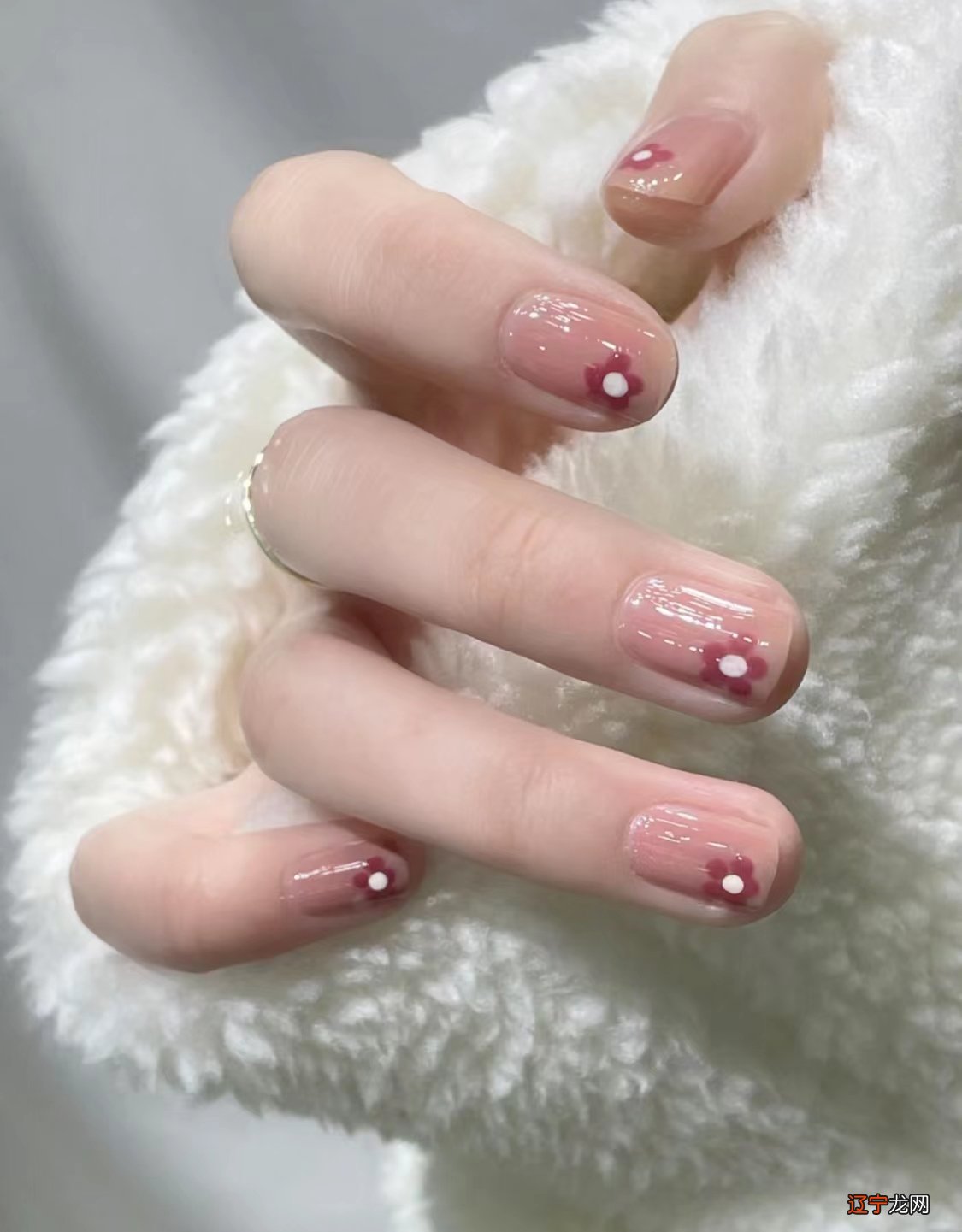 初春的第一款美甲，建议别错过这15款，低调显白还很有气质