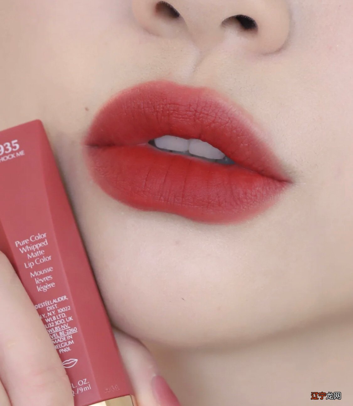 建议“肤色暗黄”的女人,春天涂这几支口红,时髦又显白减龄