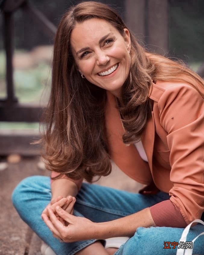 凯特高调回敬梅根抢镜,威廉生日营业,香槟橘配牛仔变时尚博主