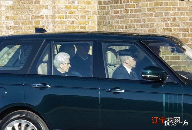 女王伊丽莎白二世和玛格丽特二世各自黑衣现身 一位悲戚一位愉悦