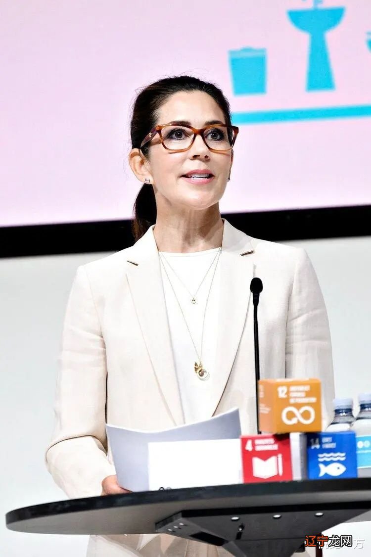 浅色礼服流行——莱蒂齐亚梦幻 凯特端庄 马克西玛潇洒 玛丽帅气