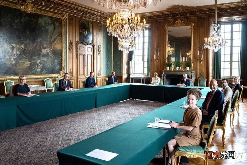 浅色礼服流行——莱蒂齐亚梦幻 凯特端庄 马克西玛潇洒 玛丽帅气