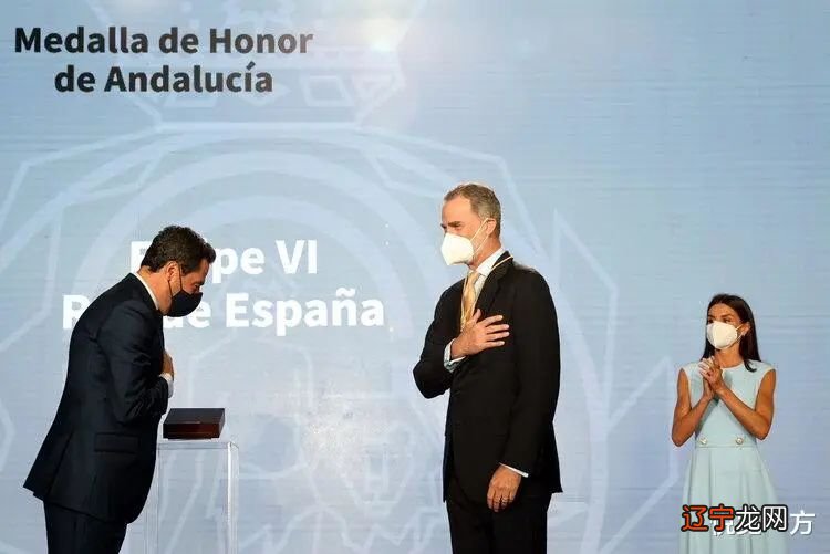 浅色礼服流行——莱蒂齐亚梦幻 凯特端庄 马克西玛潇洒 玛丽帅气