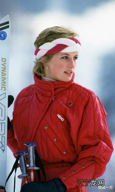 戴安娜王妃冬季外套款式多样 搭配优雅时尚至今流行