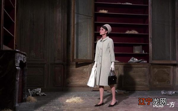 戴安娜王妃冬季外套款式多样 搭配优雅时尚至今流行