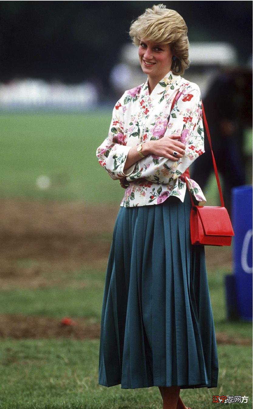 戴安娜王妃冬季外套款式多样 搭配优雅时尚至今流行