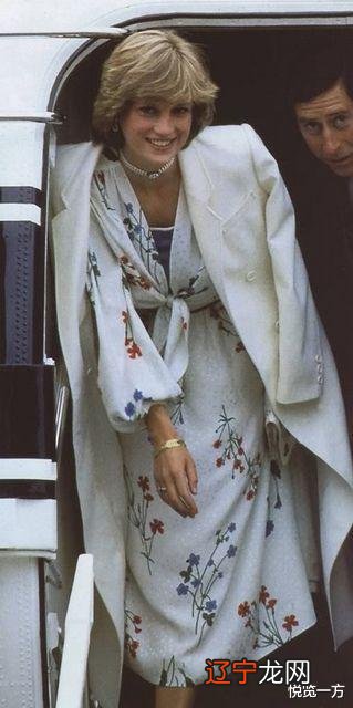 戴安娜王妃冬季外套款式多样 搭配优雅时尚至今流行