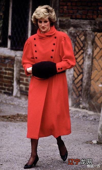 戴安娜王妃冬季外套款式多样 搭配优雅时尚至今流行