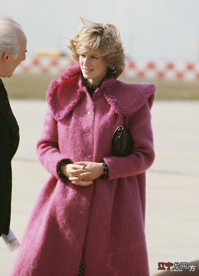 戴安娜王妃冬季外套款式多样 搭配优雅时尚至今流行
