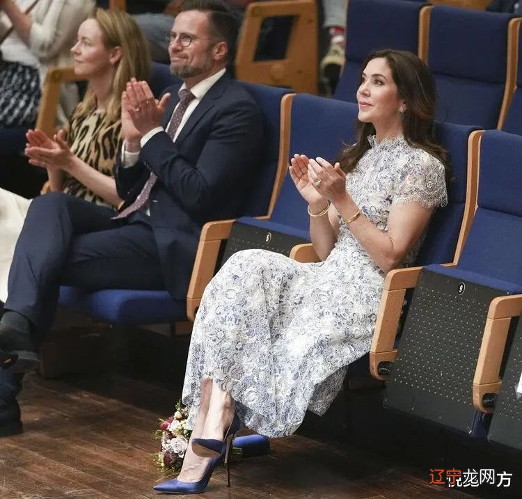 今夏欧洲王室花裙装:莱蒂齐亚身材好 玛丽款式多 安妮公主最有范